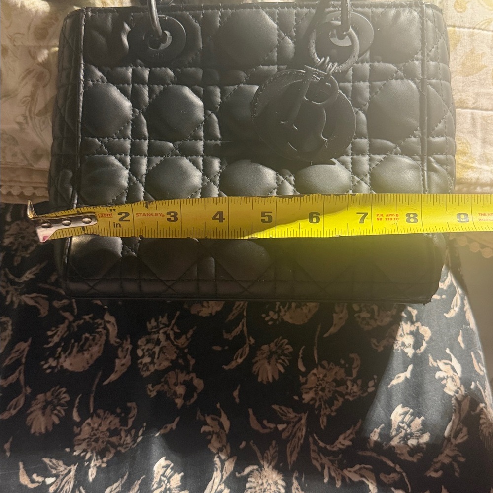 Black Quilted Handbag - Picture 6 of 7